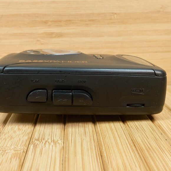 Sanyo MGR-710 AM/FM Portable Cassette Player - Picture 3 of 7